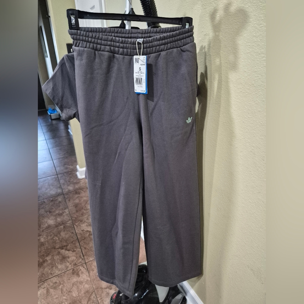 Adidas ESS Women's Wide Leg Pants Gray W/ Matching Tee Size S